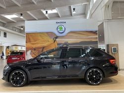 Svart Begagnad 2023 Skoda Superb SportLine Kombi | 599 900 kr