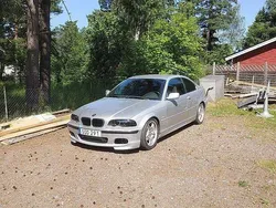 Grå Begagnad 2001 BMW 320 Sportkupé | 40 000 kr (Dyr)