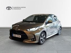 Grön Begagnad 2024 Toyota Yaris Hybrid Halvkombi | 249 900 kr (Marknadspris)