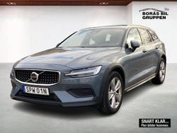 Grå Begagnad 2024 Volvo V60 CC Core Kombi | 399 000 kr (Bra pris)