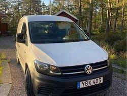 Vit Begagnad 2016 VW Caddy Minibuss | 95 900 kr (Marknadspris)