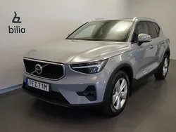 Grå Begagnad 2023 Volvo XC40 Core SUV | 369 500 kr (Marknadspris)
