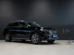 Svart (obsidiansvart metallic) Begagnad 2023 Mercedes GLC300e Advanced Plus SUV | 719 000 kr (Marknadspris)
