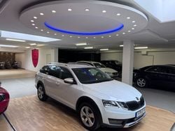 Vit Begagnad 2020 Skoda Octavia Scout Kombi | 198 900 kr (Marknadspris)