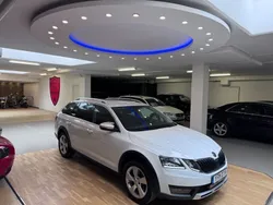 Vit Begagnad 2020 Skoda Octavia Scout Kombi | 198 900 kr (Marknadspris)