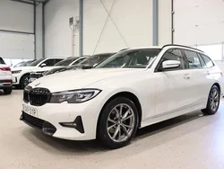 Vit Begagnad 2021 BMW 320 Sport Line Kombi | 289 700 kr (Superpris)