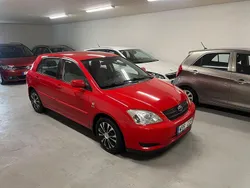 Röd Begagnad 2004 Toyota Corolla Halvkombi | 28 900 kr (Marknadspris)