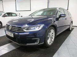Mörkblå Begagnad 2018 VW Passat GTE Kombi | 174 500 kr (Bra pris)