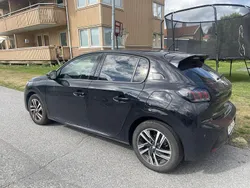 Svart Begagnad 2022 Peugeot 208 Allure Halvkombi | 145 000 kr (Superpris)