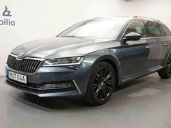 Grå Begagnad 2021 Skoda Superb Kombi | 289 900 kr (Marknadspris)