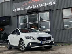 Vit Begagnad 2014 Volvo V40 CC Momentum Kombi | 124 900 kr (Marknadspris)