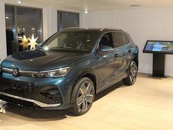 Blå Ny 2026 VW Tiguan R-line SUV | 607 600 kr (Marknadspris)