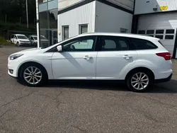 Ljusgrå (vit) Begagnad 2017 Ford Focus Titanium Kombi | 75 000 kr (Superpris)
