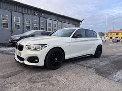 Vit Begagnad 2017 BMW 118 M Sport Halvkombi | 174 900 kr (Marknadspris)