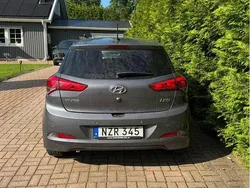 Grå Begagnad 2016 Hyundai i20 Halvkombi | 99 000 kr (Marknadspris)