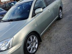 Grön Begagnad 2004 Toyota Avensis Kombi | 39 000 kr (Marknadspris)