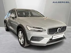 Begagnad 2024 Volvo V60 CC Kombi | 409 500 kr (Marknadspris)