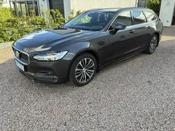 Grå Begagnad 2022 Volvo V90 Momentum Kombi | 375 000 kr (Marknadspris)