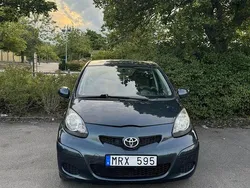 Grön Begagnad 2011 Toyota Aygo Halvkombi | 60 000 kr (Marknadspris)