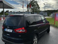 Grå Begagnad 2011 Ford Galaxy Titanium Minibuss | 59 000 kr (Marknadspris)