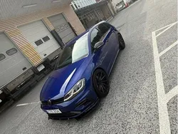 Blå Begagnad 2018 VW Golf VII R Halvkombi | 344 995 kr