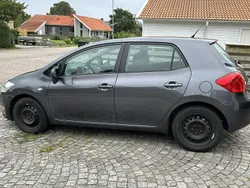 Grå Begagnad 2008 Toyota Auris Halvkombi | 60 000 kr (Marknadspris)