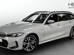 Grå (grey) Begagnad 2024 BMW 330e M Sport Kombi | 536 700 kr (Superpris)