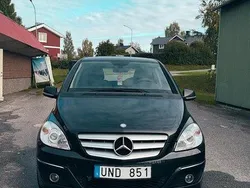 Svart Begagnad 2011 Mercedes B180 Minibuss | 36 000 kr (Superpris)