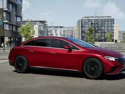 Röd Ny 2025 Mercedes EQE350 Sedan | 814 450 kr (Lite dyr)