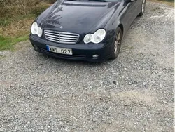 Svart Begagnad 2005 Mercedes C180 Classic Sedan | 12 500 kr (Superpris)