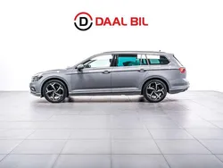 Grå Begagnad 2023 VW Passat Executive Kombi | 299 700 kr (Marknadspris)
