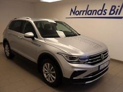 Silver (reflex silver metallic) Begagnad 2024 VW Tiguan Elegance SUV | 389 900 kr (Marknadspris)
