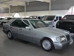 Ljusgrå Begagnad 1996 Mercedes S320 Sedan | 119 900 kr