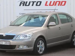 Ljusbrun (brunmetallic) Begagnad 2010 Skoda Octavia Elegance Halvkombi | 49 900 kr (Marknadspris)