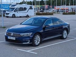 Blå Begagnad 2018 VW Passat GTE Sedan | 129 000 kr (Lite dyr)