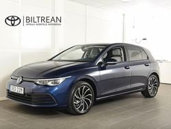 Mörkblå Begagnad 2020 VW Golf VIII Halvkombi | 229 900 kr (Marknadspris)