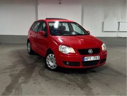 Röd Begagnad 2009 VW Polo Comfortline Halvkombi | 29 900 kr (Marknadspris)