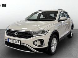 Grå Begagnad 2022 VW T-Roc Life SUV | 204 900 kr (Marknadspris)