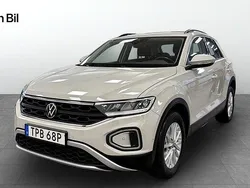 Grå Begagnad 2022 VW T-Roc Life SUV | 214 900 kr (Marknadspris)