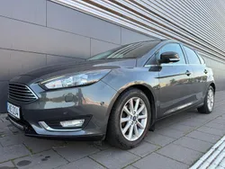 Grå Begagnad 2015 Ford Focus Titanium Halvkombi | 82 900 kr (Marknadspris)