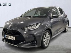 Mörkgrå Begagnad 2022 Toyota Yaris Hybrid Edition Halvkombi | 229 800 kr (Marknadspris)