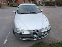 Grå Begagnad 2002 Alfa Romeo 147 Halvkombi | 15 000 kr
