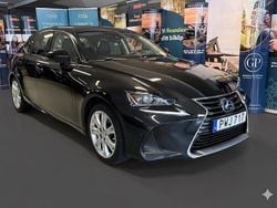 Svart Begagnad 2018 Lexus IS300h Sedan | 229 900 kr (Marknadspris)