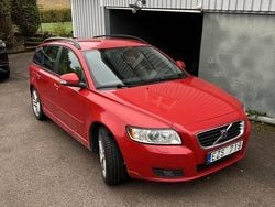 Röd Begagnad 2010 Volvo V50 Momentum Kombi | 28 000 kr (Marknadspris)