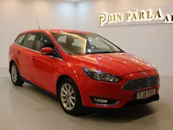 Röd Begagnad 2017 Ford Focus Titanium Kombi | 79 900 kr (Marknadspris)