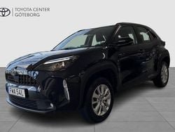 Svart Begagnad 2024 Toyota Yaris Hybrid Active SUV | 279 900 kr (Marknadspris)