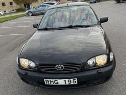 Svart Begagnad 2000 Toyota Corolla Halvkombi | 28 000 kr (Dyr)