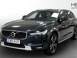 Grå (black) Begagnad 2017 Volvo V90 CC Inscription Kombi | 284 800 kr (Marknadspris)