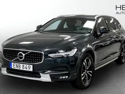 Grå (black) Begagnad 2017 Volvo V90 CC Inscription Kombi | 294 800 kr (Marknadspris)