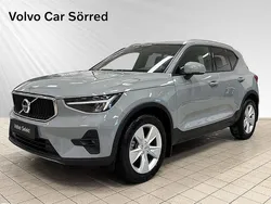 Grå Begagnad 2023 Volvo XC40 Core SUV | 334 900 kr (Marknadspris)